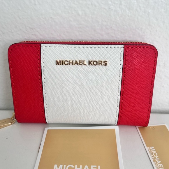 Michael Kors Jet Set Small Zip Around Card Case. COLOR: Spiced Coral/optic White - Picture 1 of 7